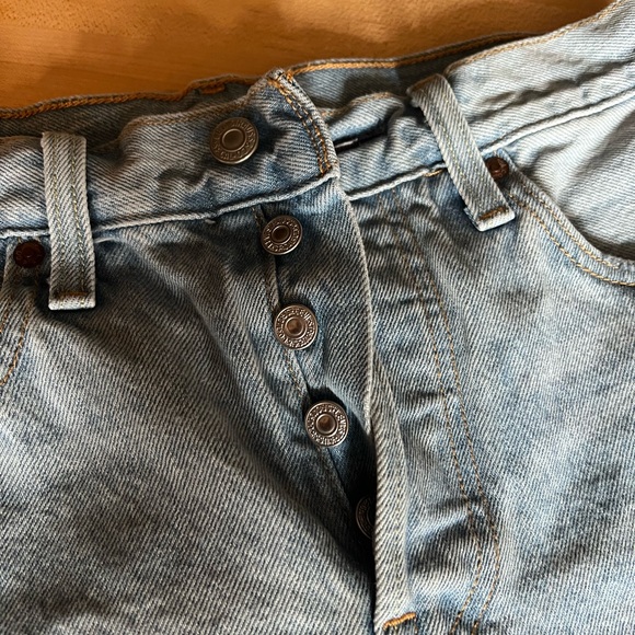 Shortened Levi’s 501 slouch denim shorts light blue - 27 - Picture 6 of 8